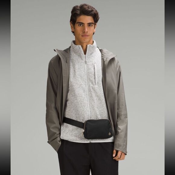 NWT Lululemon Everywhere Belt Bag in Black & Gold Metal Hardware Extended Strap - Picture 2 of 6